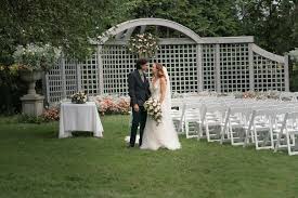 botanical gardens wedding arbour