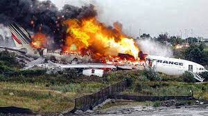 Aviação TV - Em 2 de agosto de 2005, um A340 da Air France derrapou e saiu  da pista após a aterragem. Todos os passageiros sobreviveram. Durante a  tarde de 2 de