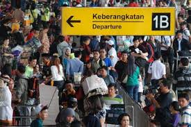 Hasil gambar untuk kesibukan bandara soekarno hatta