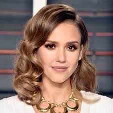 jessica alba shows off new cut after
