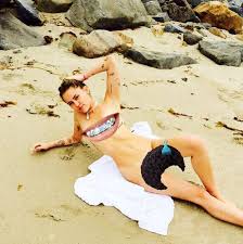 Miley Cyrus nackt am Strand | Star-Bilder: Twitter, Instagram und Co. |  COSMOPOLITAN
