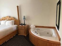 Michigan Hotels With Hot Tub