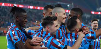 Trabzonspor bleibt nach 2:0-Sieg über Adana Demirspor unangefochtener  Tabellenführer