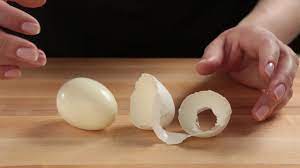 Comment peler un œuf cuit dur | Lesoeufs.ca