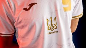 Defensiv leisteten die russen sich patzer, vorn fehlte nach dem 0:3 gegen belgien zum auftakt besiegte das russische team finnland 1:0 (1:0). Fussball Em 2021 Russland Emport Uber Ukraine Trikots Zdfheute