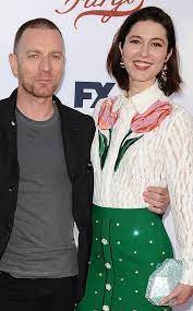 In 2020, ewan mcgregor and mary elizabeth winstead publicly appeared together as a couple for one of the first times as part of the go campaign in support of children in need. Dr Lhecqmnyizm