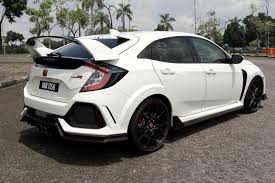 It is available in 6 colors, 1 variants, 1 engine, and 1 transmissions option: 2018 Honda Civic Type R Practical Rocket Carsifu