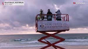 Tausende Nackte am Bondi Beach in Sydney - video Dailymotion