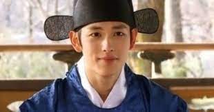 Just as the sun is the sun no matter where it may be, the same is for your majesty. Yim Si Wan In Moon Embracing The Sun Im Siwan Korean Men Guys