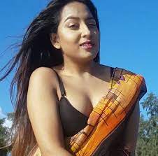 Hot indian girls saree cleavage : Pin On Hot Indian Models