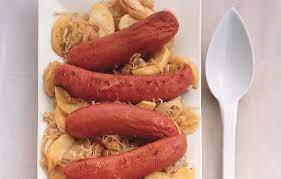 bratwurst with apples onion and