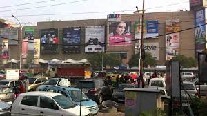 noida parking trouble at film city