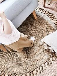 Beim teppich waschen ist besonders wichtig auf das material zu achten, aus dem der teppich hergestellt worden ist. Teppich Reinigen Die Besten Tipps Hausmittel Westwing