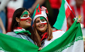 Die frauen sind nach dem iranischen gesetz den männern gegenüber minderwertig. Iran Frauen Durften Zum Public Viewing Ins Stadion Woman At