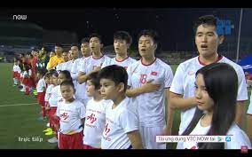 Bé gái được cầu thủ Việt Nam dắt ra sân trong trận chung kết Sea Games 30  được xin 