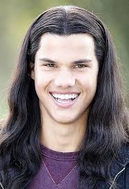 Feb 11, 1992 · how old is taylor lautner? Taylor Lautner Finally Hit His Stride Concerning His Hair Game Jacob Black Twilight Taylor Lautner Long Hair Taylor Lautner