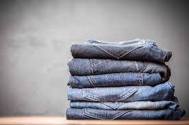 Setrikalah jeans dalam keadaan lembab dan jangan lupa membaliknya. Cara Melipat Celana Panjang Cleanipedia