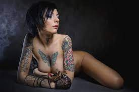 Jetzt wird es heiß: 21 sexy Tattoo-Girls zeigen Ihre (Haut)kunst -  freenet.de
