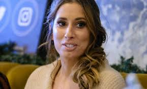 Stacey solomon is a british singer and reality star who has a net worth of $5 million. Stacey Solomon And Mrs Hinch Stop Social Media For 24 Hours In Abet Of Their Mental Health Celebrity Net Worth