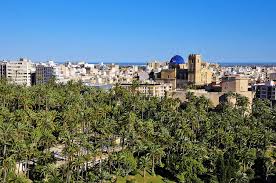 Verde, azul, rojo, dorado, blanco, amarrillo, esmeralda, turquesa… elche, es una ciudad con más de 5.000 años de historia, por lo que no es de extrañar que este oasis. Die Stadt Elche Alicante Top School In Spain
