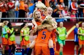 Hier vind je alle informatie en de wedstrijden van het nederlands vrouwenelftal. Hier In Utrecht Kijk Je De Halve Finale Van Het Ek Vrouwenvoetbal Indebuurt Utrecht