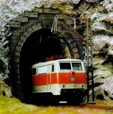 Dieses thema im forum anlagengestaltung wurde erstellt von 73funki, 6. Busch 7027 2 E Lok Portale Zweigleisig Fur Tunnel H0 Tunnelportal Neu Modellbau Modelleisenbahn