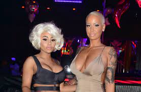 Amber Rose and Blac Chyna's BET red carpet kiss was for a good cause  (PHOTO) – SheKnows