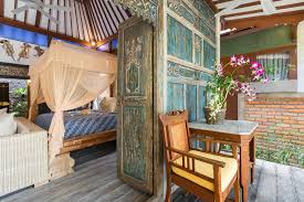 What does vila kecil di pegunungan mean in indonesian? Kampung Kecil Traditional Villa Bali