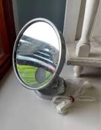 conair magnifying mirror with light