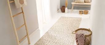 Der teppich in quadratischer form, ist im gegensatz zu runden oder rechteckigen teppichen in rot, grün, gelb, orange oder bunten designkombinationen lassen sich unter anderem moderne. Flurteppiche So Gestalten Sie Flur Diele