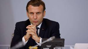 Emmanuel macron has repeated his vow to defend freedom of expression in france, following the barbaric murder of a teacher who had discussed with his class the cartoons published by a french paper. Emmanuel Macron Und Brigitte Trogneux Die Schone Und Ihr Schuler Politik Stuttgarter Zeitung