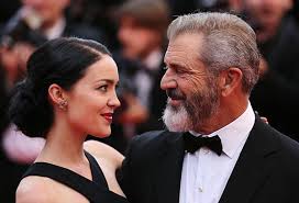 There is a 35 year age difference between the couple. Mel Gibson S Girlfriend Is Pregnant Rosalind Ross Expecting Actor S 9th Child Hollywood Life