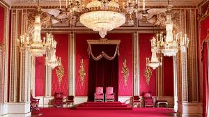 It is the london residence of her majesty the queen and is one of only a few working royal palaces left in the world. Buckingham Palace Tour Summer Opening Sonderveranstaltung Visitlondon Com