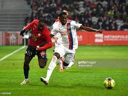 Lille's French forward Jonathan Ikone fights for the ball with Lyon's...  Nachrichtenfoto - Getty Images