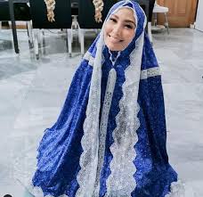 Pakailah jilbab yang baik dan benar | admin cowok. 5 Artis Ini Khatam Al Quran Berkali Kali Ada Yang Mualaf Loh
