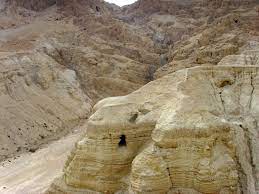 Qumran is located on the northwestern shore of the dead sea, several kilometers. Manoscritti Del Mar Morto Wikipedia