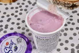 Een pot SKYR yoghurt zes maanden bewaard in de koelkast....is het nog  gewoon eetbaar? - Monique van der Vloed
