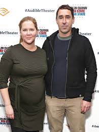 Pregnant Amy Schumer Shows Off Bump on ...