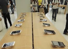 Apple store is a chain of retail stores owned and operated by apple inc. Inside Dubai S Apple Store It Isn T World S Biggest But Video Business Technology Emirates24 7