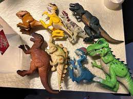 pre loved dinosaurs toys sell with box