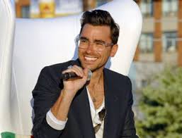 After enrolling in emerson college in boston, dan began performing at open mics and other strange venues—where people were more focused on their beer than what the wannabe comics were saying. Dan Levy Hot Or Not Schitts Creek Daniel Levy Actor Studio