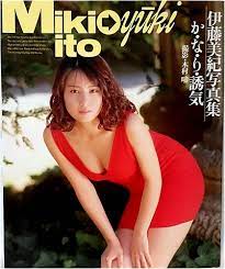 Amazon.co.jp: か・な・り・誘気―伊藤美紀写真集 : 晴, 木村: 本