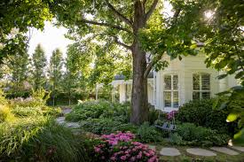 A Magical Australian Garden With Room