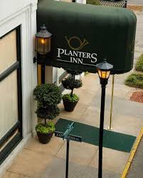 Planters inn has some thoughtful amenities, like wine and cheese each day, but they also charge a high rate for some others. Planters Inn On Reynolds Square Savannah Updated 2021 Prices