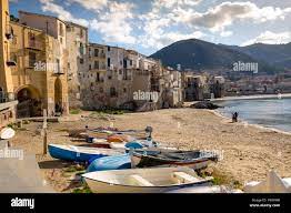 cefalu plage et front de mer, cefalu, sicile, italie Photo Stock - Alamy