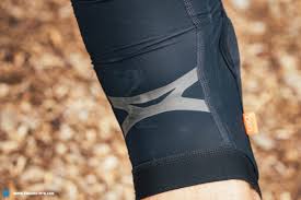 14 trail knee pads in direct comparison