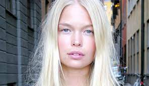 Be warn be cause it is natural product your hair will not be all platinum color if you have darkish hair or even a light brown reddish hair it will be a natural color of highlights and lowlights. How To Touch Up Platinum Blonde Hair At Home The Skincare Edit