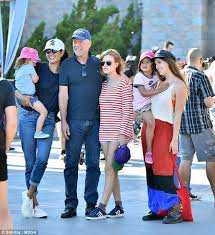 Actor bruce willis recently went on a trip to hawaii to spend some time with his daughters, including rumor and tallulah. Pin By Nadam Marco On La Familia Bruce Willis Willis Disneyland