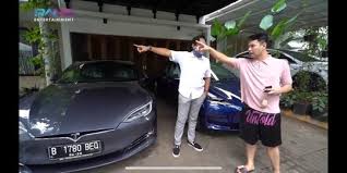Последние твиты от tesla (@tesla). Wow Fantastis Raffi Ahmad Beli 5 Mobil Tesla Bernilai Miliaran Begini Penampakannya Merdeka Com