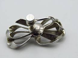 nice sterling silver ribbon brooch pin